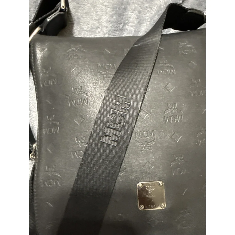 MCM Crossbody Leather Black Messenger Handbag Unisex - Picture 3 of 16